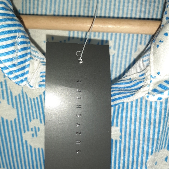 Floral Top w/ front tie - Picture 2 of 4